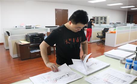 【“两优一先”切记使命作楷模】邓翔：扎实事情 默默贡献